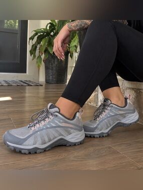 Merrell Women’s Gray & Pink Hiking / Trail Shoes – Size 8